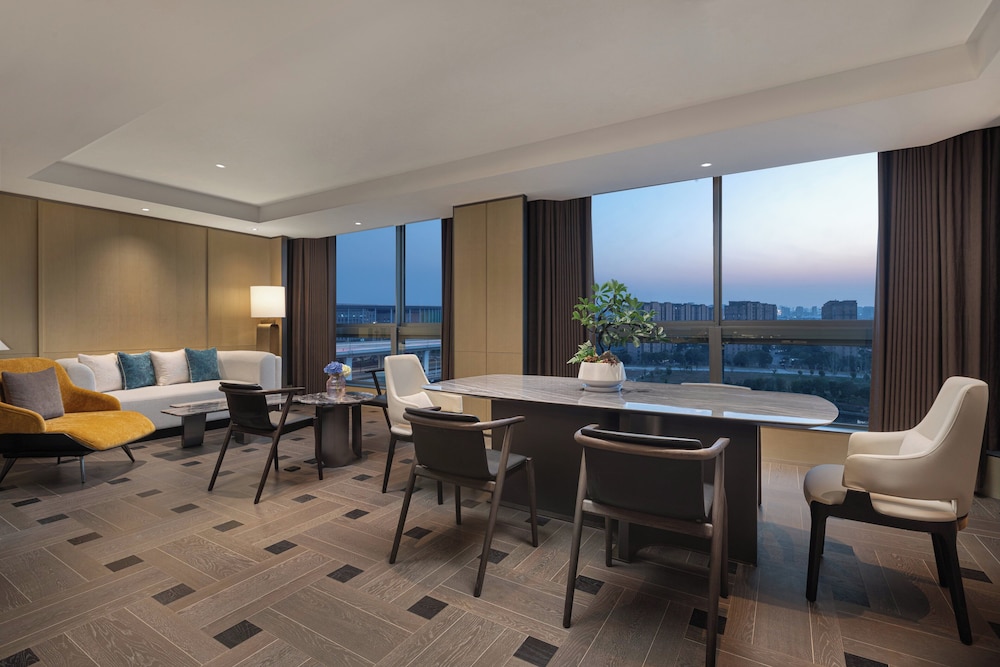 voco Suites Shanghai Hongqiao CBD 36/46