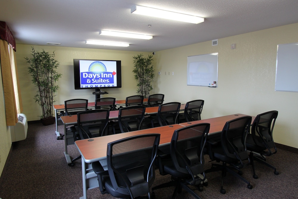 Days Inn & Suites by Wyndham Thompson 25/32