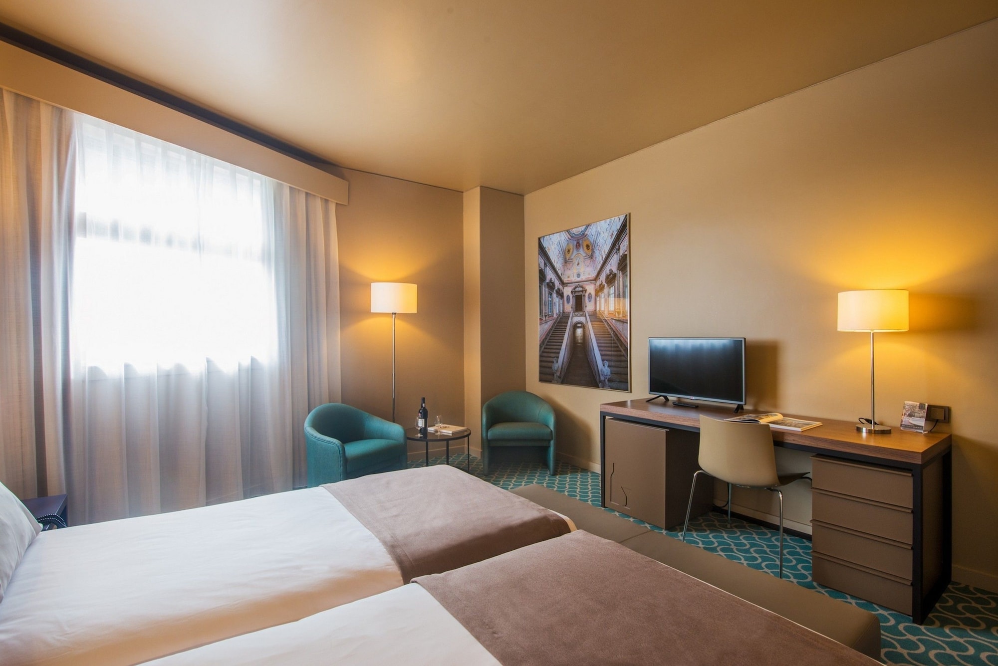 COMFORT, TWIN BEDS