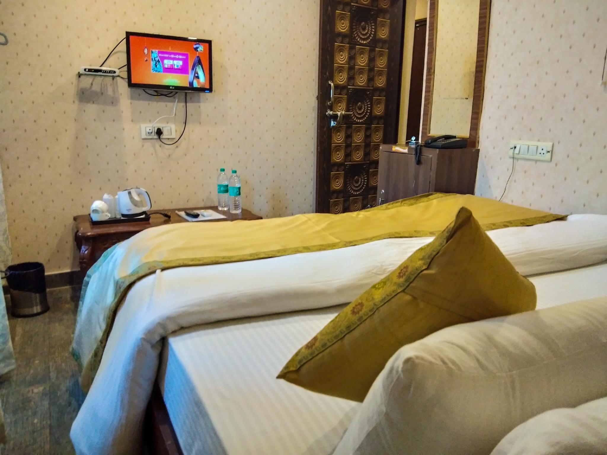 Room, Riverside