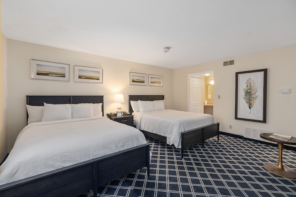 Residences at Daniel Webster 6/50
