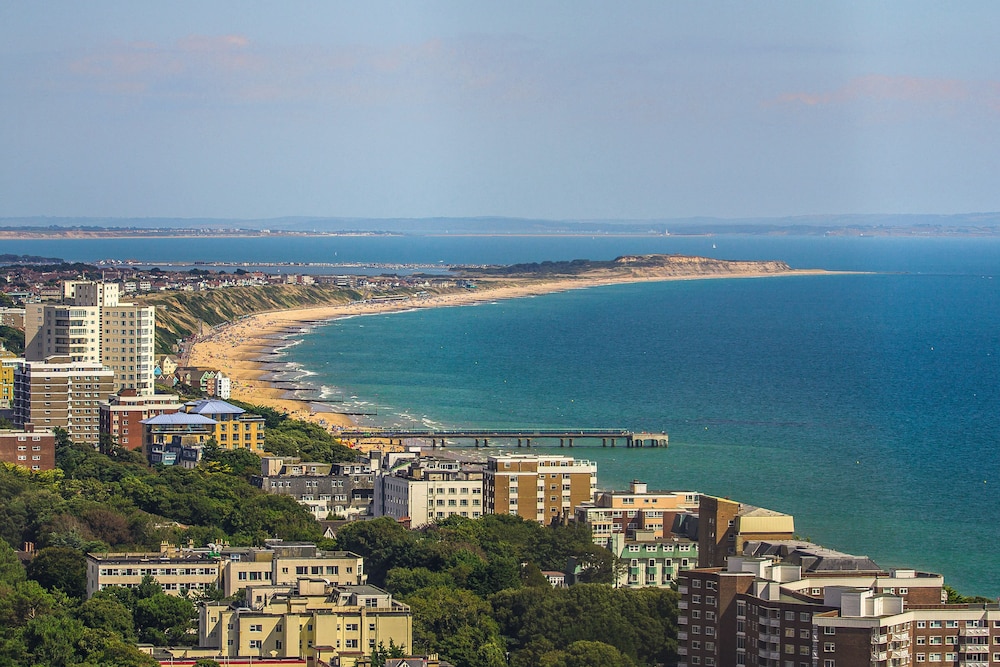 Premier Inn Bournemouth East Cliff hotel 32/38