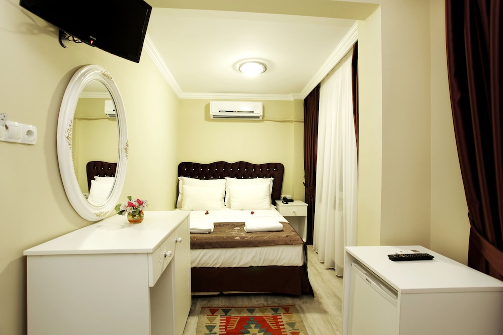 SPINEL HOTEL 50/50