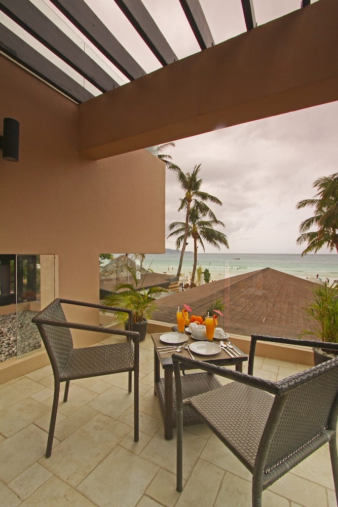 Two Seasons Boracay Resort 27/46