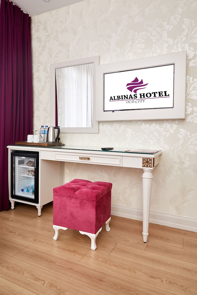 Albinas Hotel 11/65