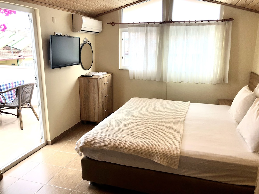 Ten Apart Hotel 30/76