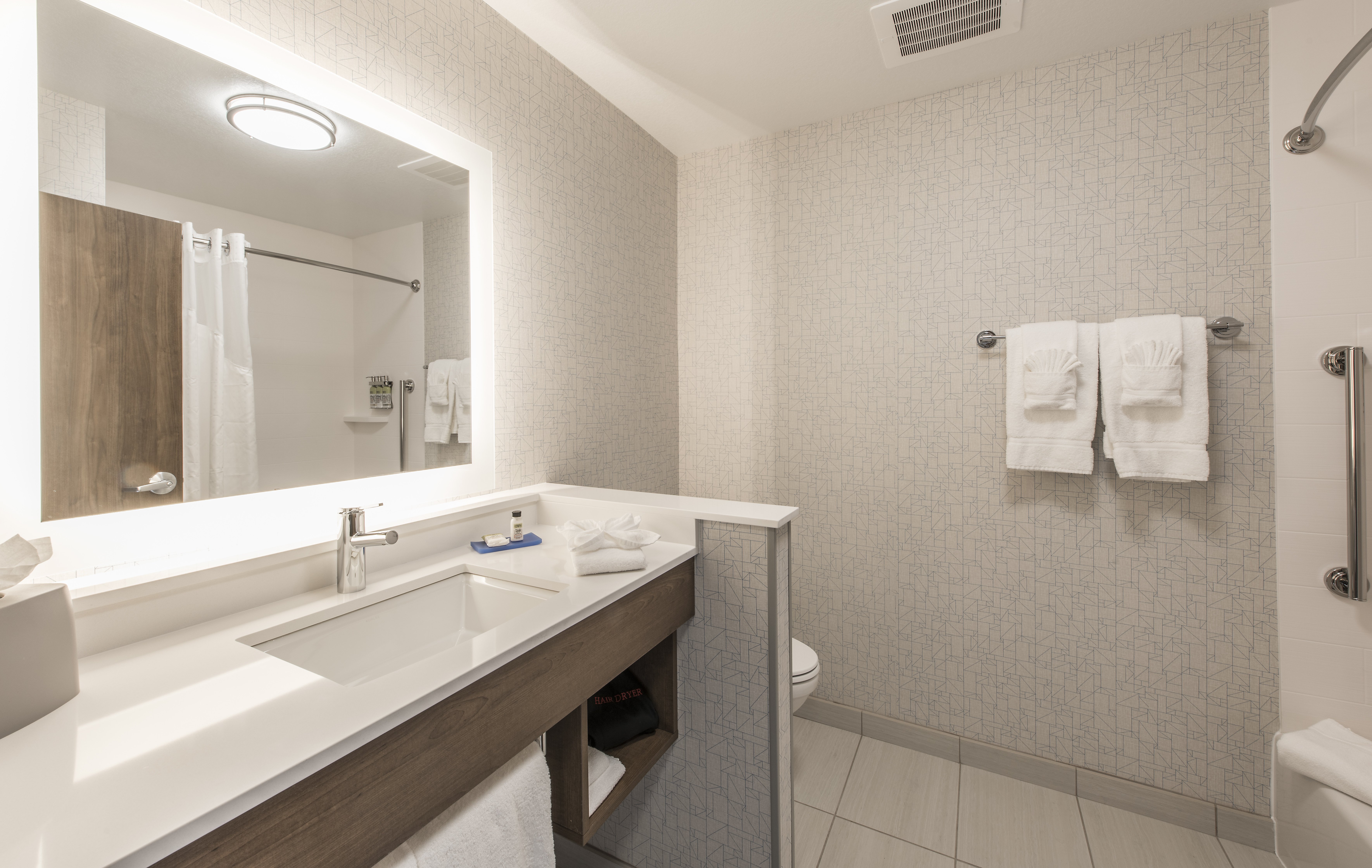 Holiday Inn Express and Suites Phoenix North Happy Valley an IHG Hotel 62/64