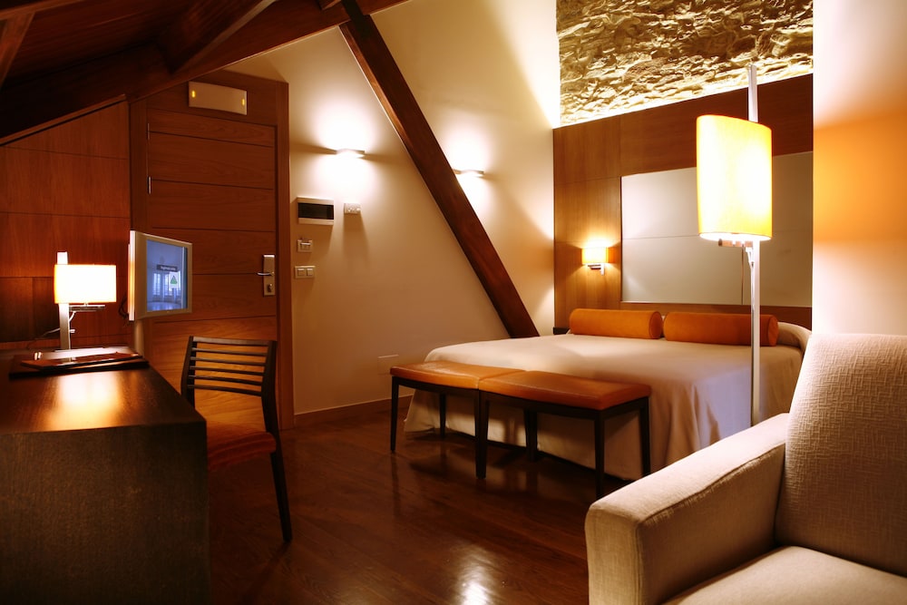 HOTEL ALTAIR 24/40