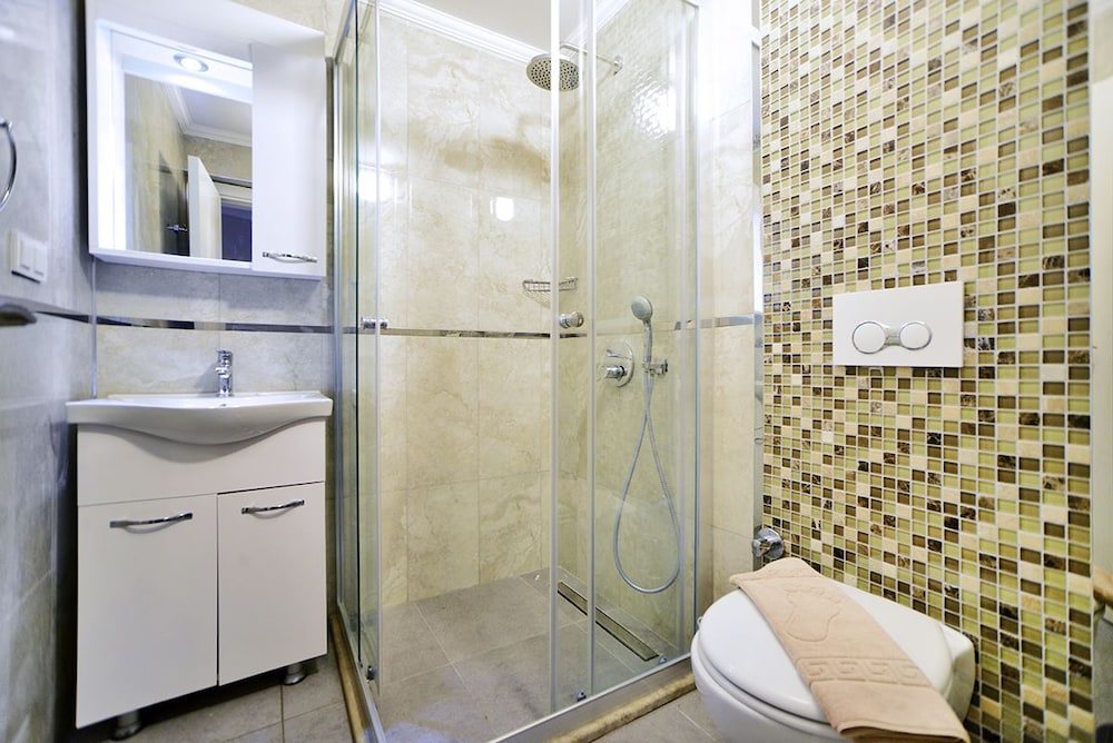 M Suite Hotel 45/50