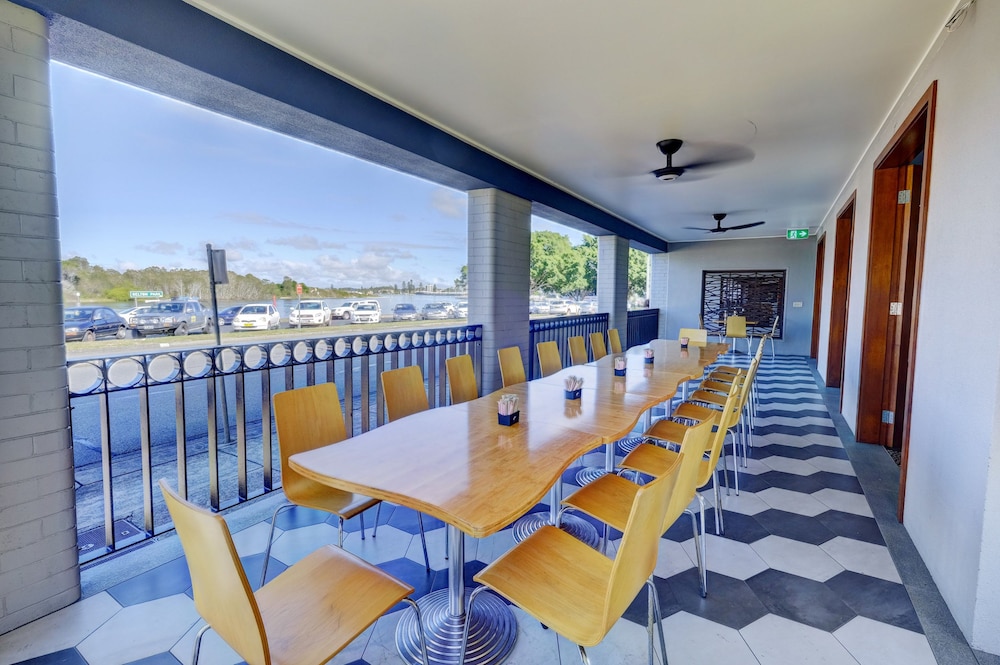 Lakes and Ocean Hotel Forster 27/40