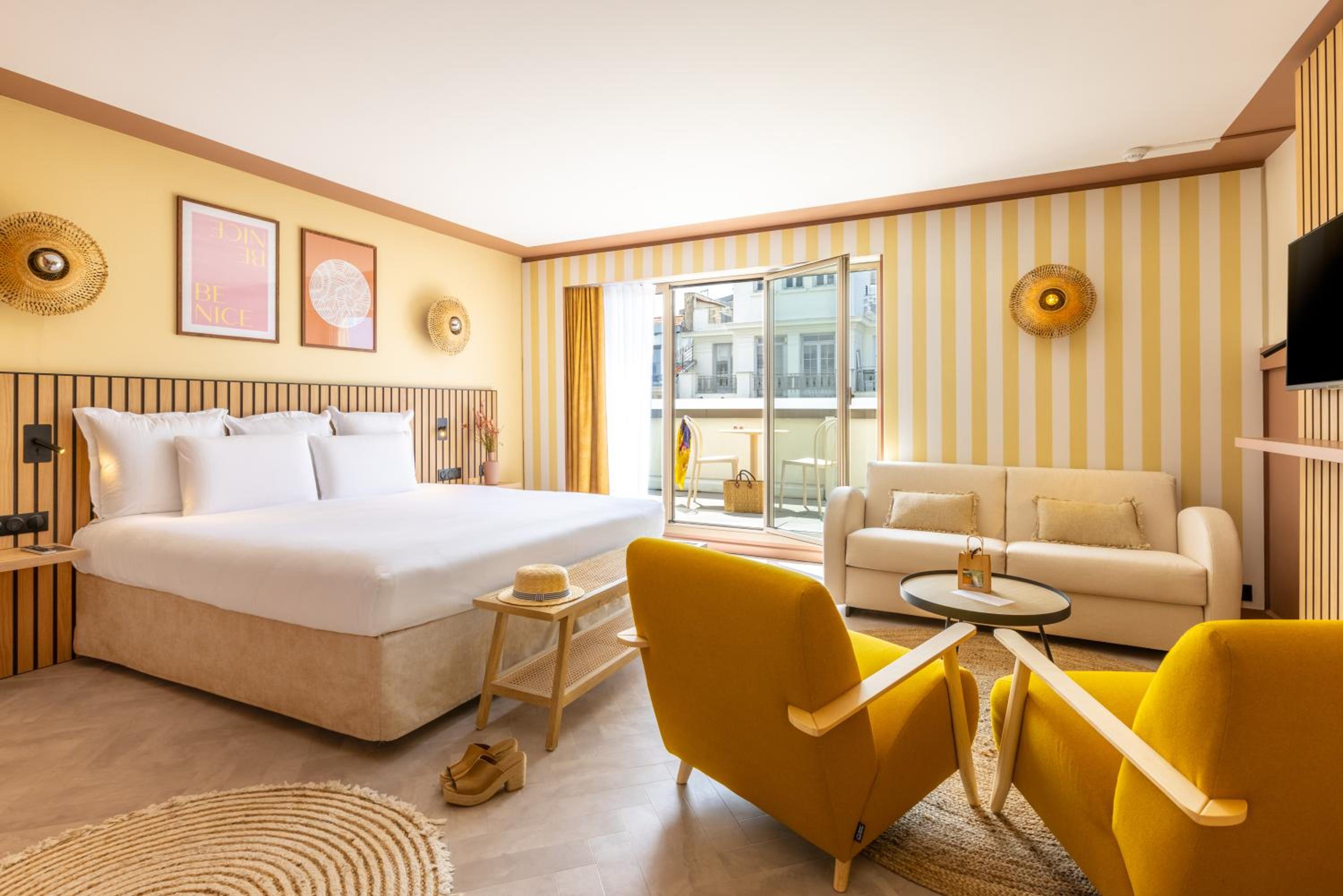 Junior Suite, King Bed, Terrace