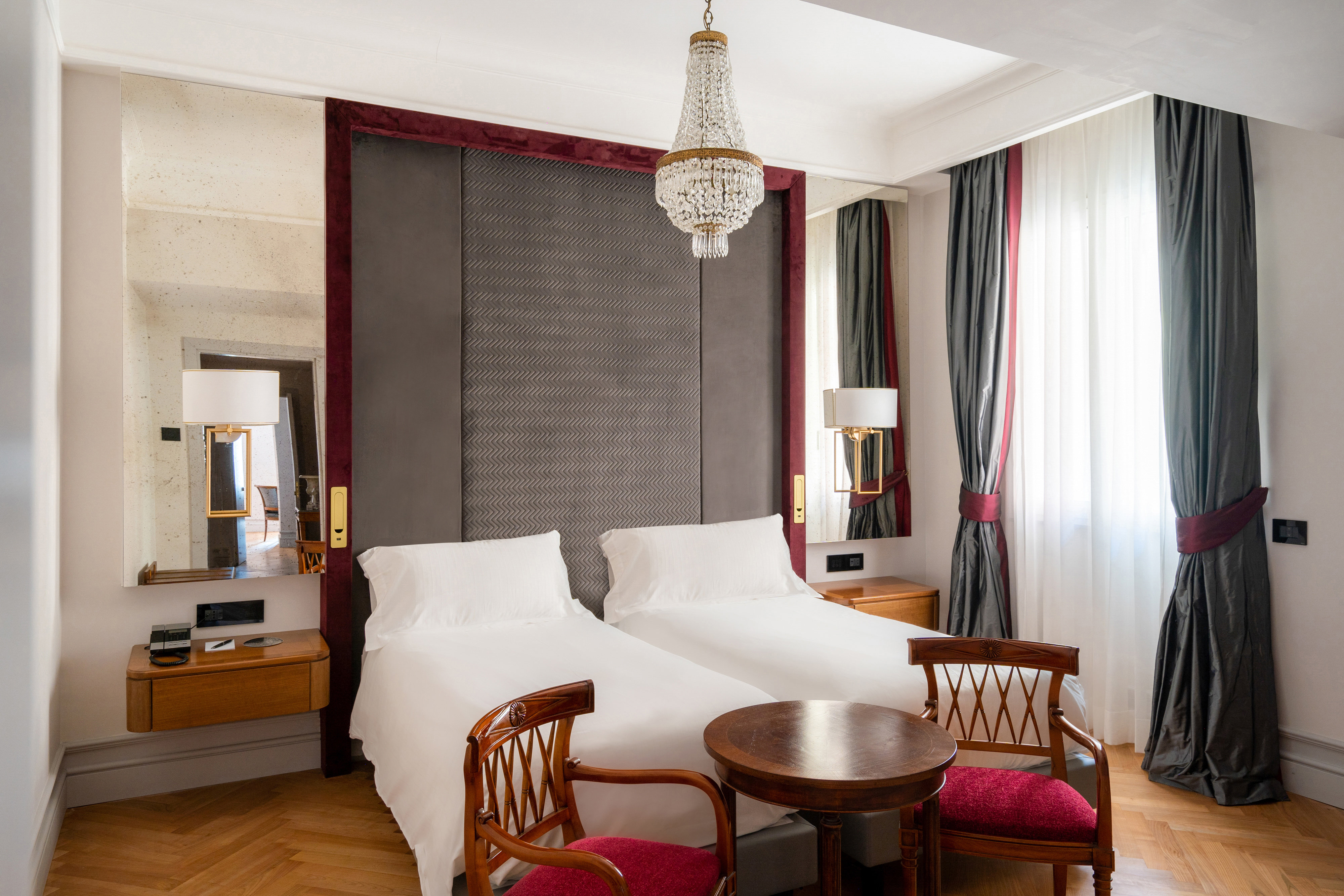 Grand Hotel Parkers 33/81