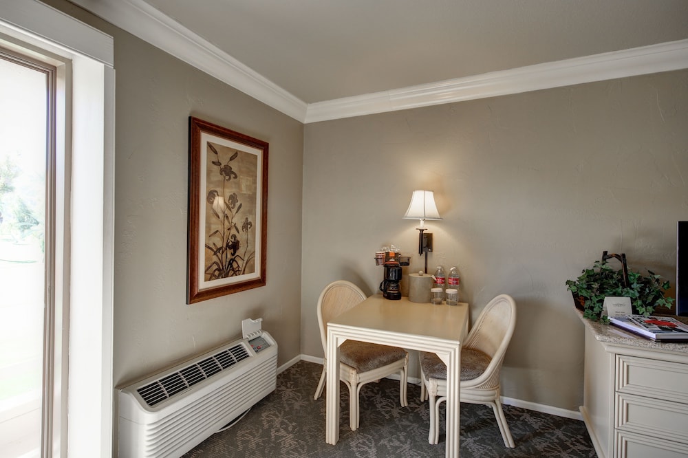 Indian Wells Resort Hotel 30/39
