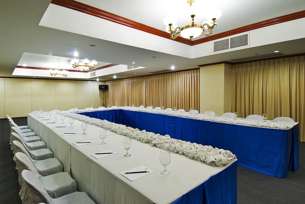 Berjaya Makati Hotel 13/72