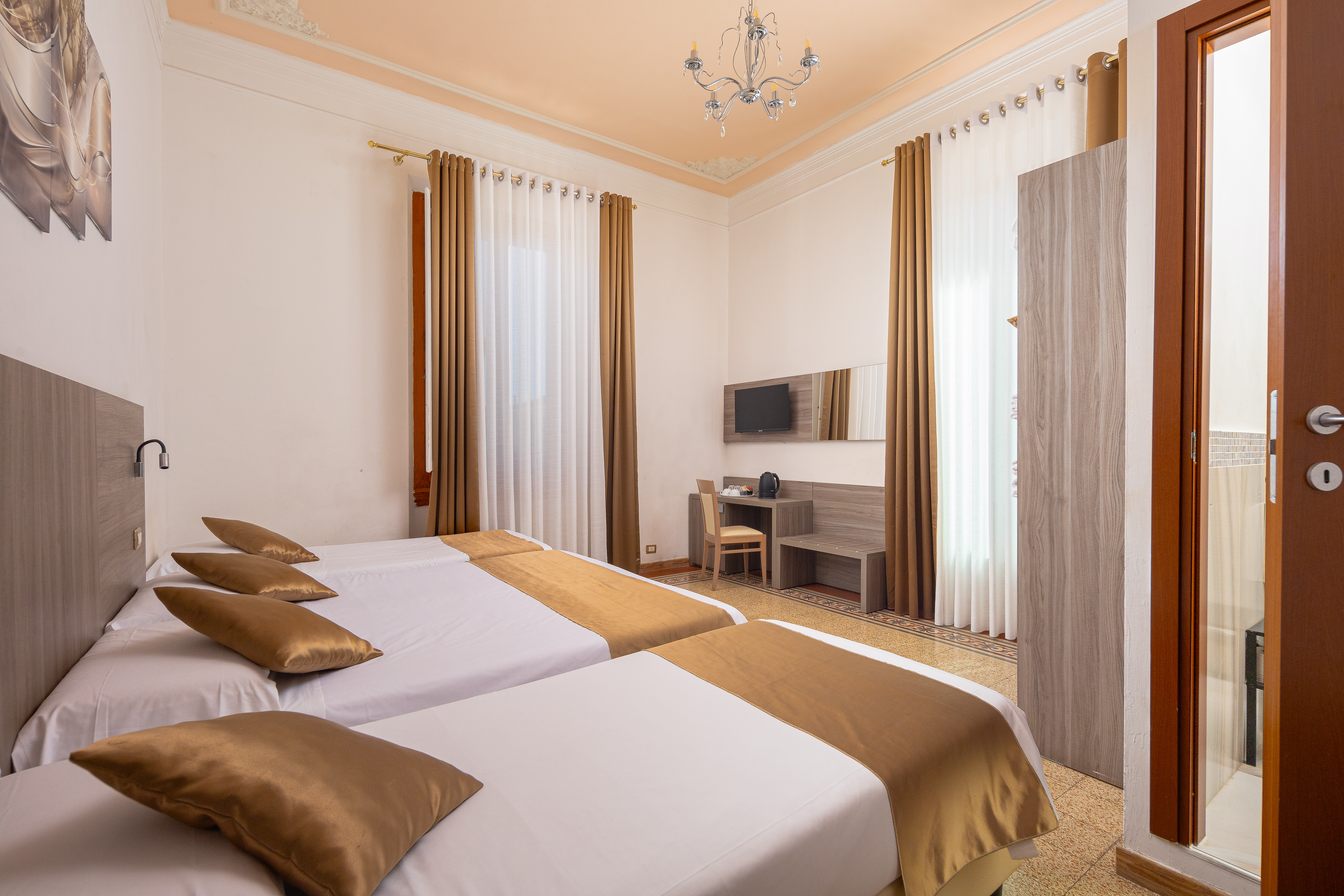 ROOM, TRIPLE