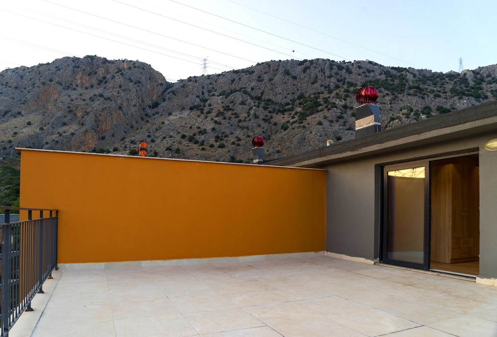 Mene Suites 5/33