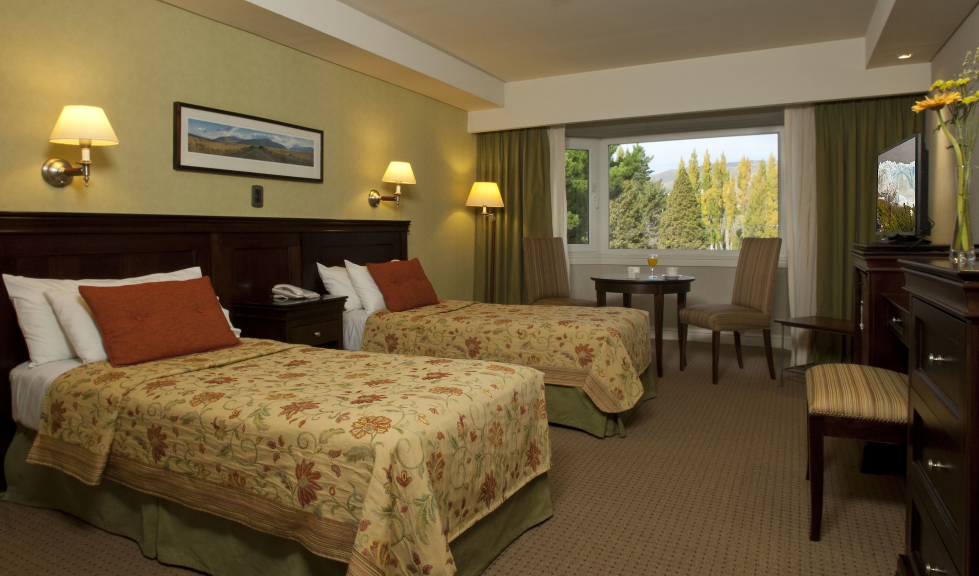 COMFORT, TWIN BEDS