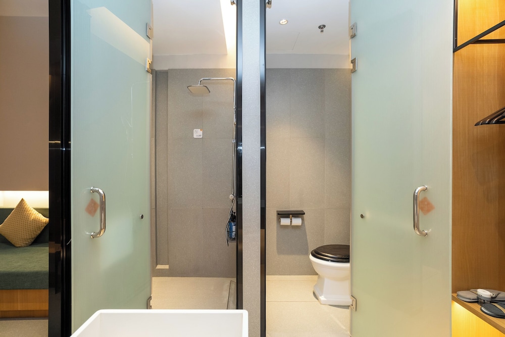 Yitel Hotel shanghai hongqiao Airport Lianming Road branch (ex Timeless Boutique House) 68/69