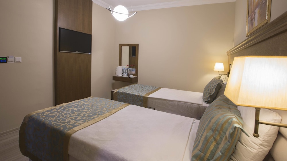 AKKAN LUXURY HOTEL 33/84