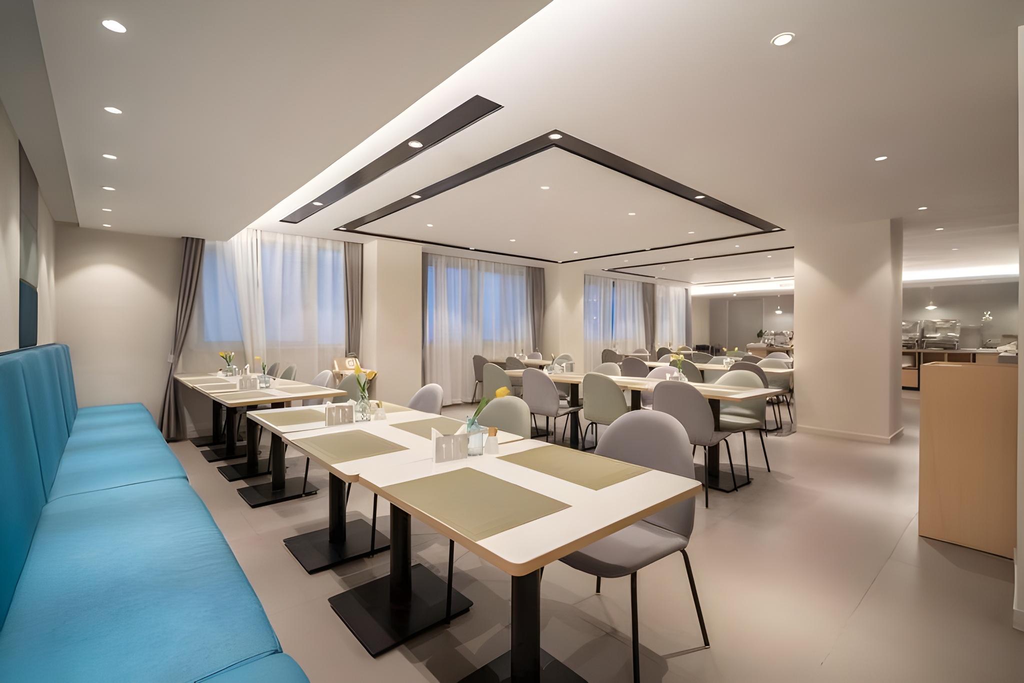 Homeinn Selected (Wuxi Zhongshan Road Sanyang Square Metro Station) 16/18