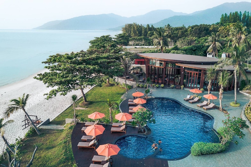 Khanom Beach Resort and Spa 7/68