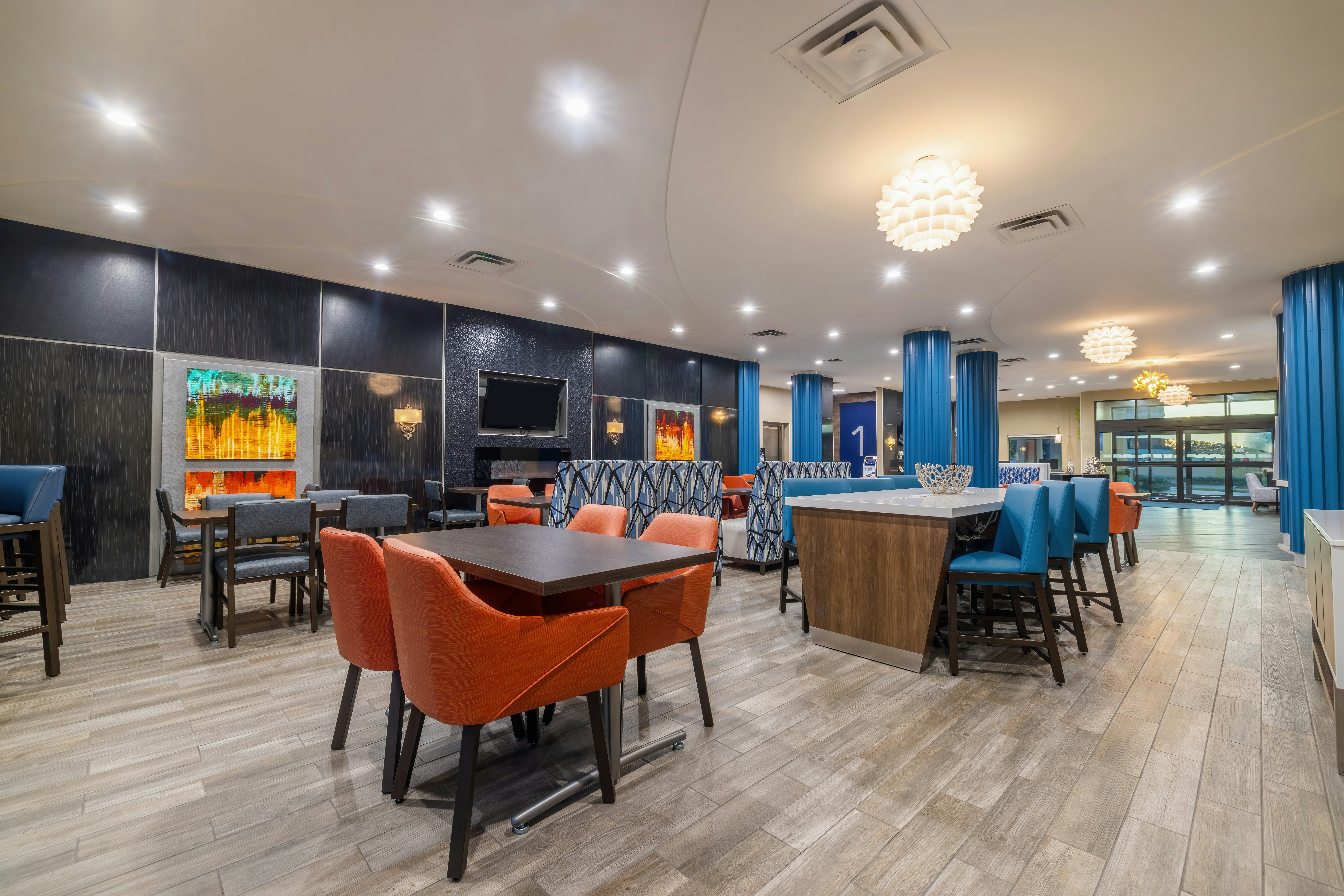 Holiday Inn Express Hotel Suites Kansas City Airport 51/72