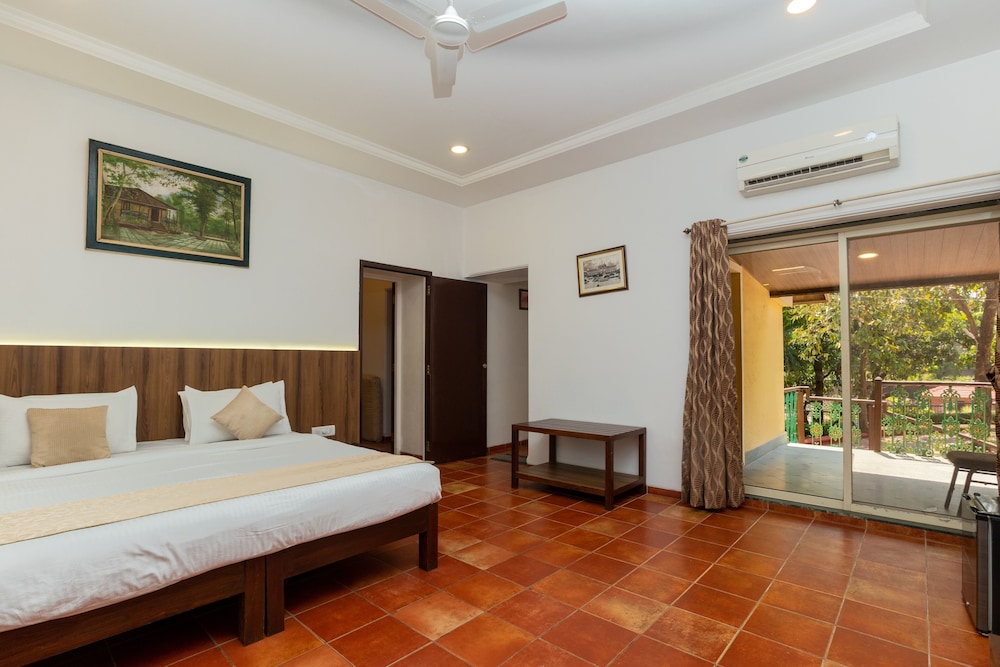 Vintage, Connecting, 2 King Beds, Zara's Resort 7/10