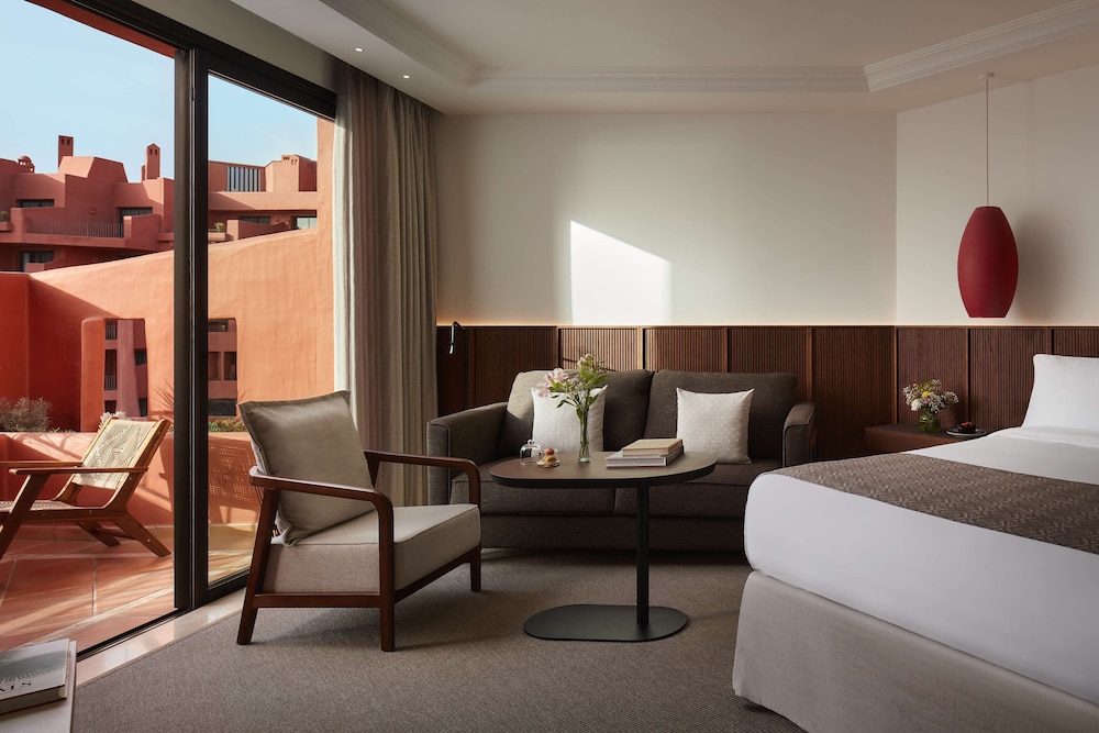 PREMIUM, WITH EXTRA BED, PARTIAL OCEAN VIEW
