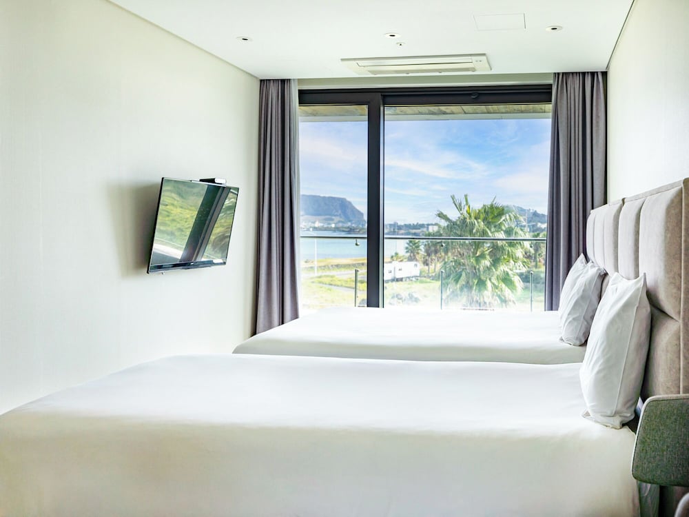 Hotel & Pool Villa Attirance 20/50