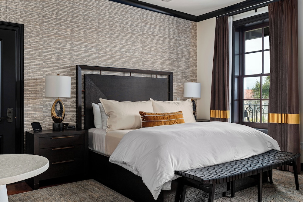 Emigrant Boutique Hotel 12/28
