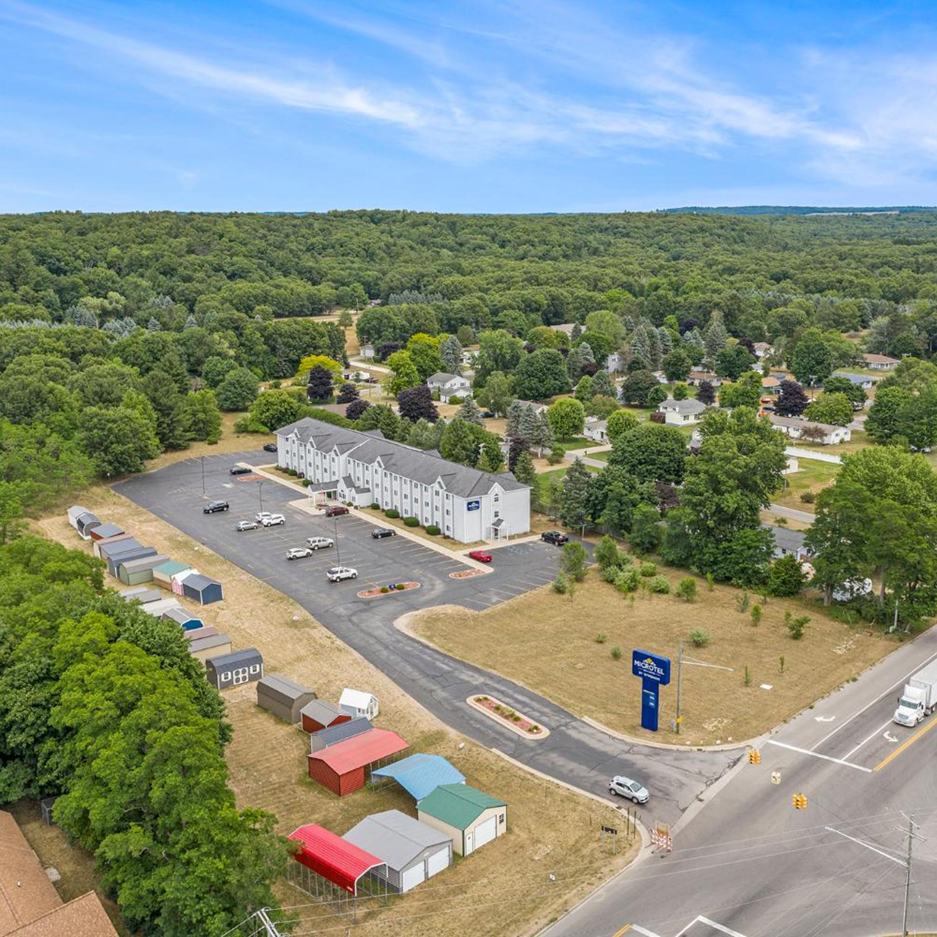 Microtel Inn & Suites by Wyndham Manistee 42/50