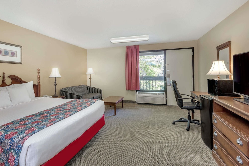 Days Inn by Wyndham Hoover Birmingham 15/56