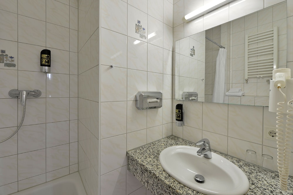 DOMSTERN HOTEL 62/64