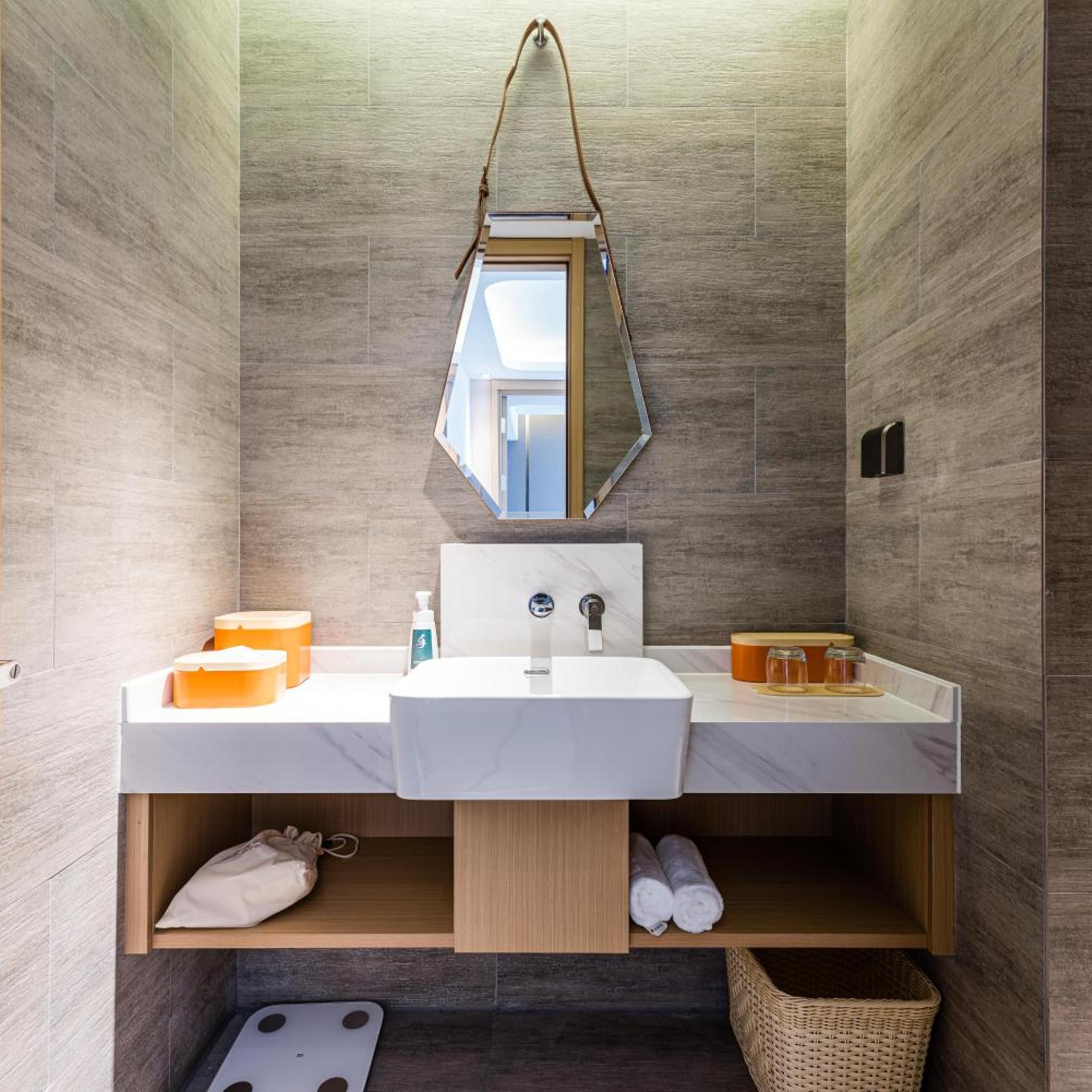 Shengzhou Atour Hotel 33/35