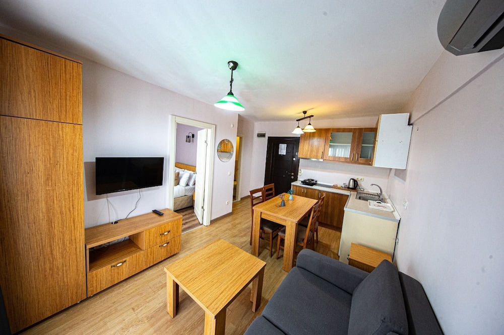 Three Apples Suites 28/39