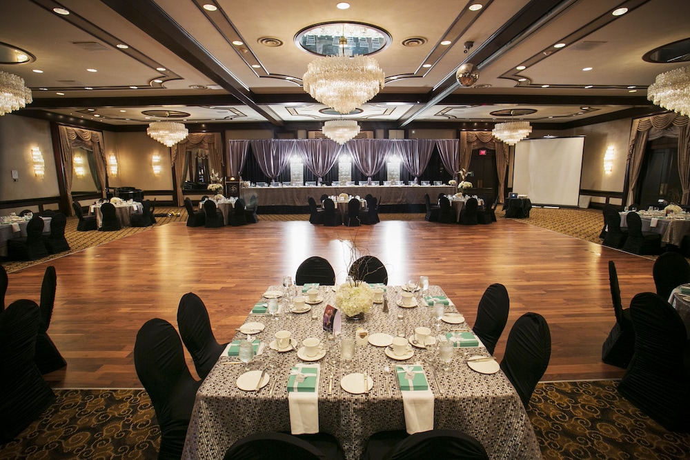 Chateau Lacombe Formerly Crowne Plaza Chateau Lacombe 47/67