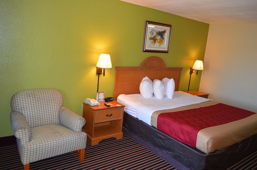 Econo Lodge Lake Charles University Area 32/48