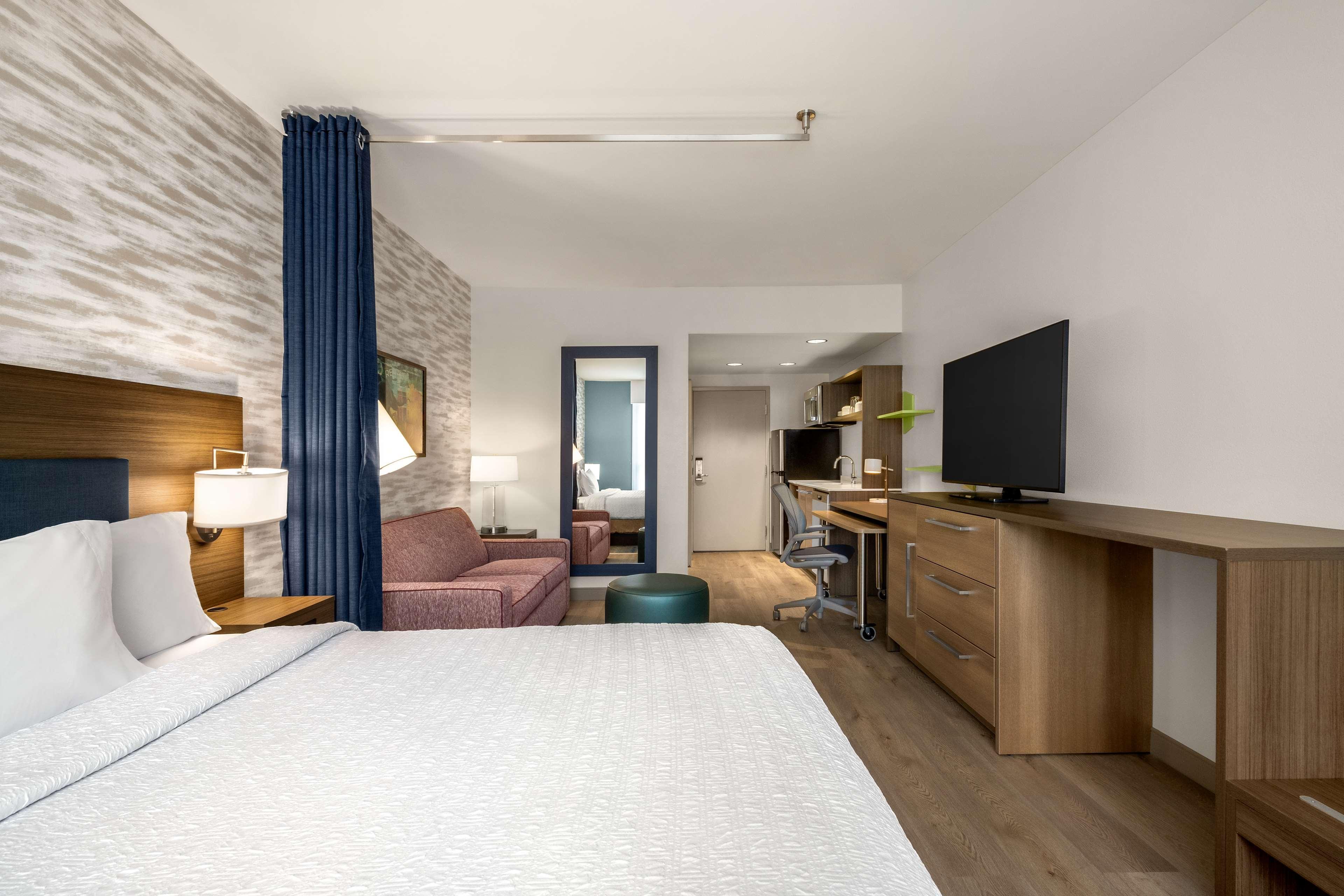 STUDIO, KING BED, ACCESSIBLE