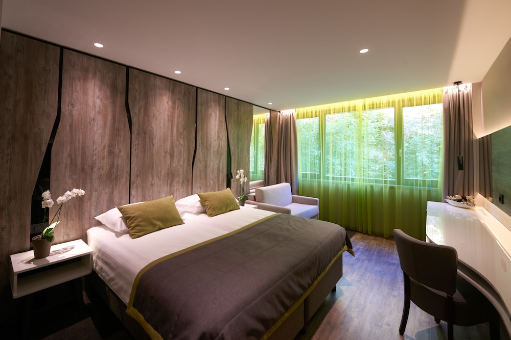 Hotel Jama 24/50