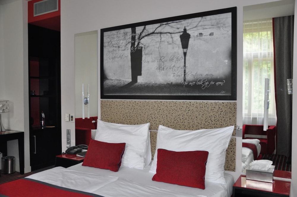 Red And Blue Design Hotel Prague 27/57