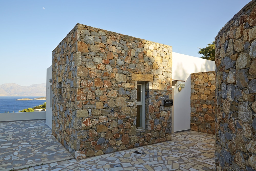 Pleiades Luxurious Villas 3/48