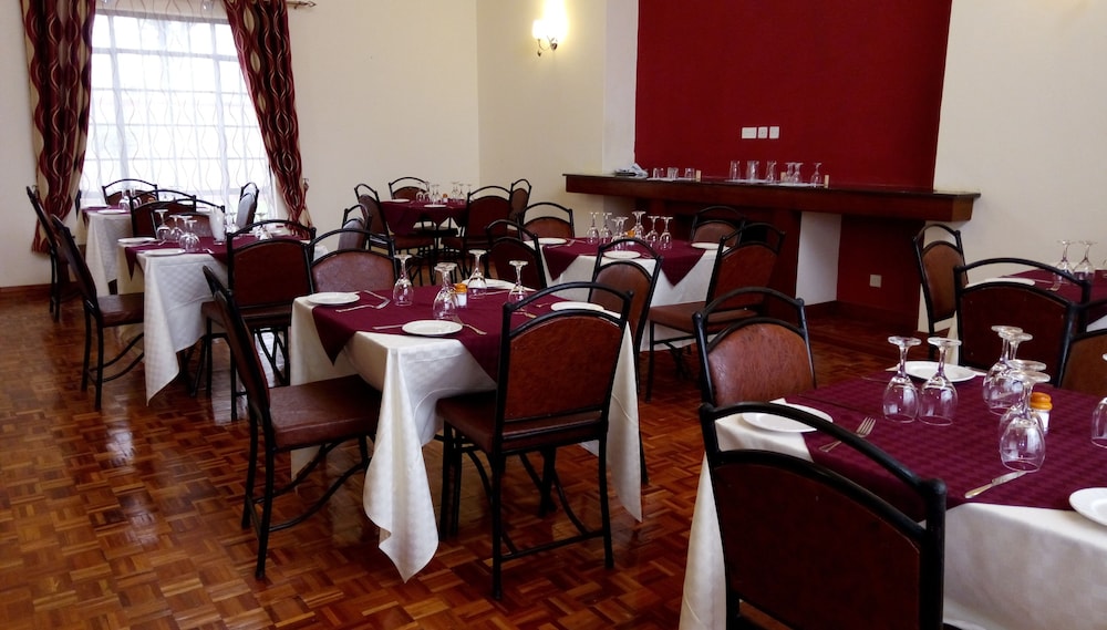 Karen Crescent Hotel 16/19