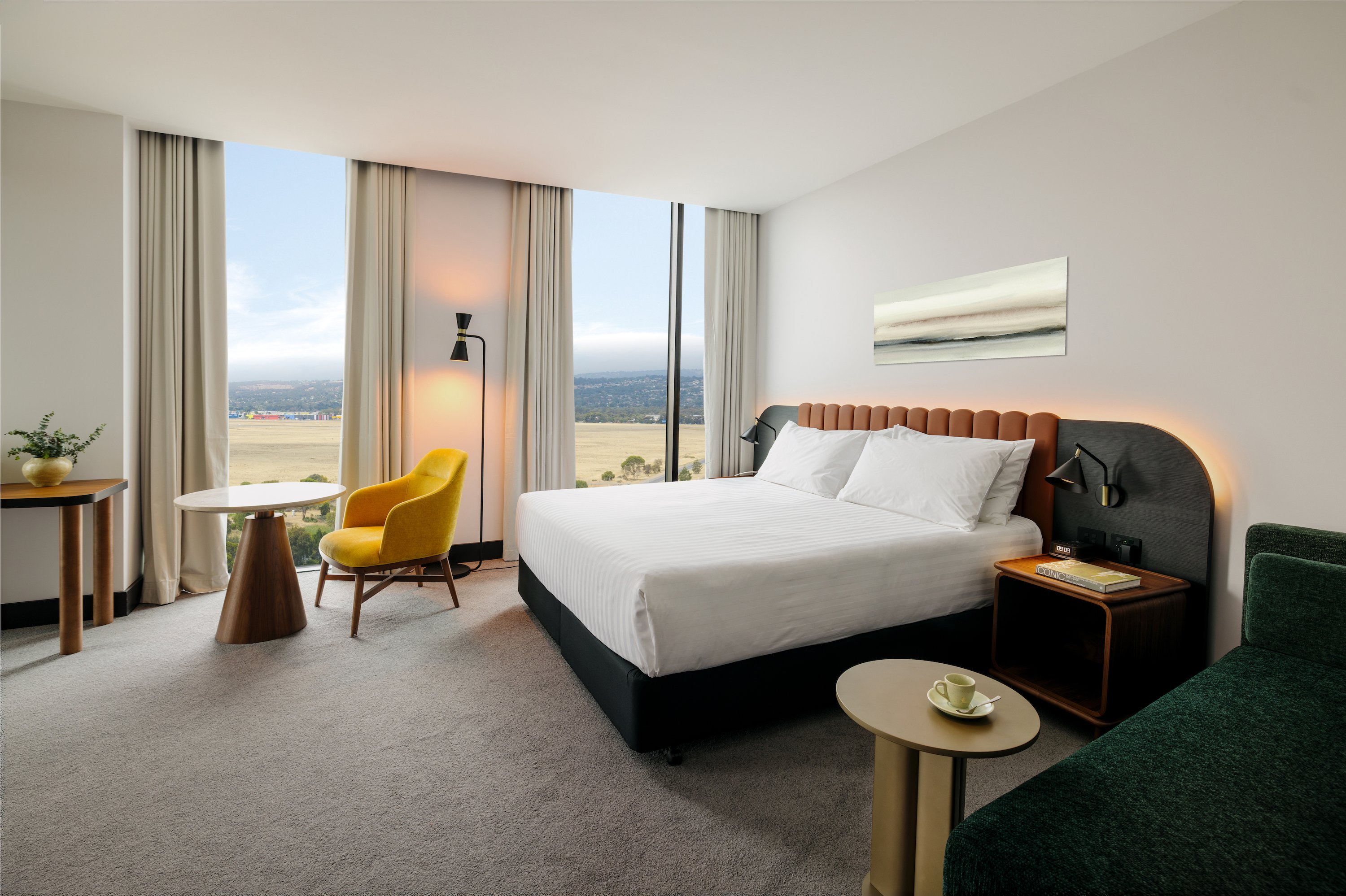 Premium, King Bed, Crowne Plaza Adelaide Mawson Lakes 3/8
