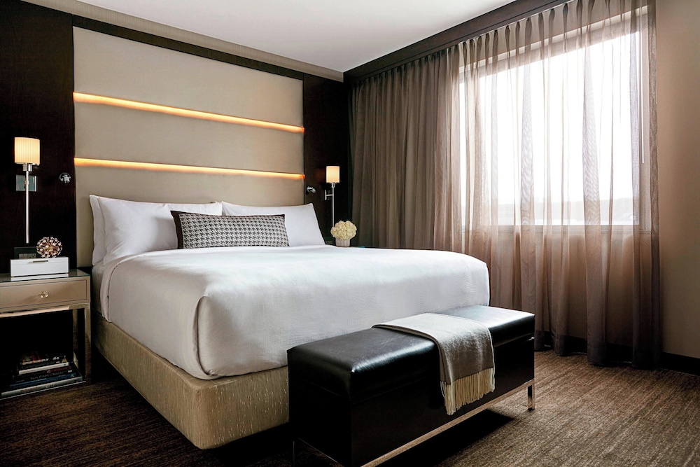 ROOM, KING BED, ACCESSIBLE
