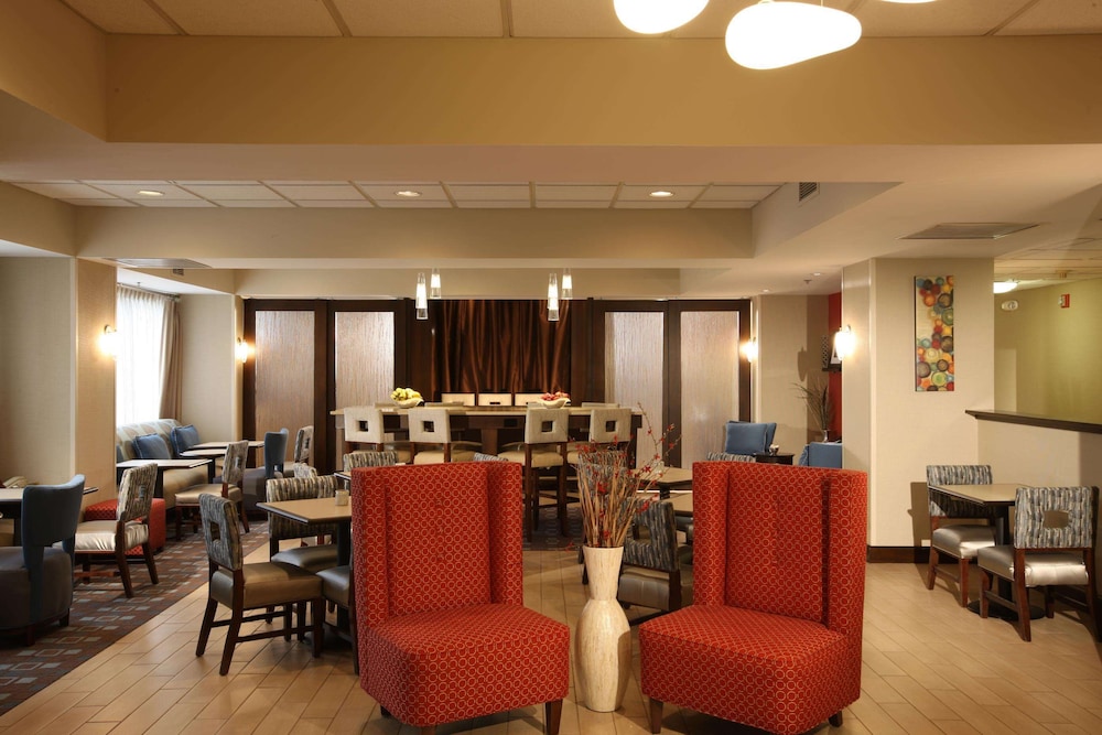 Hampton Inn Pennsville 37/48