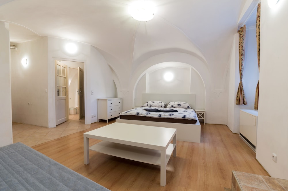 Charles Bridge Hostel & Apartments 65/98