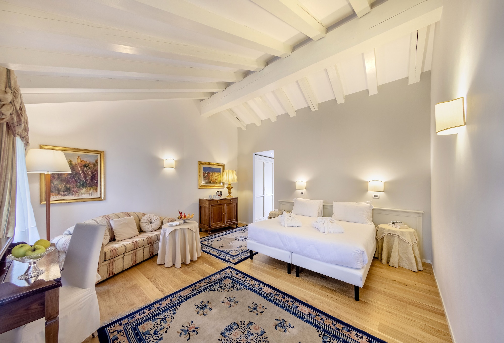 DELUXE, DOUBLE BED