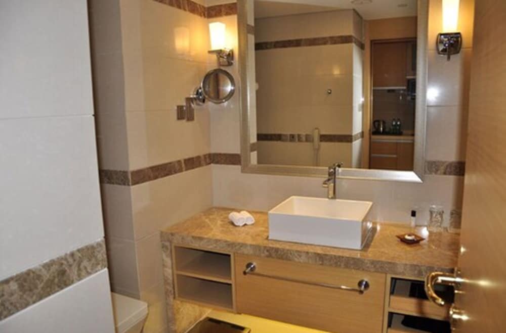 Regal Plaza Hotel Residence 28/35