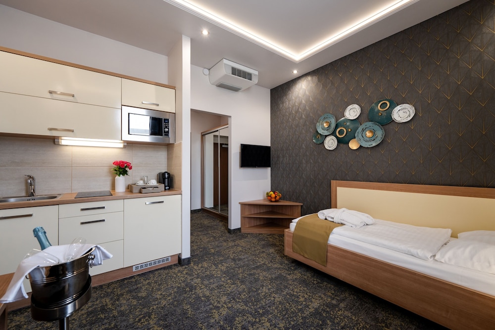 Room, Single, Garzon Plaza 5/5