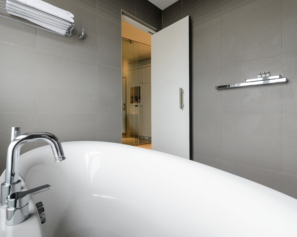 HOTEL POISPOIS 56/56